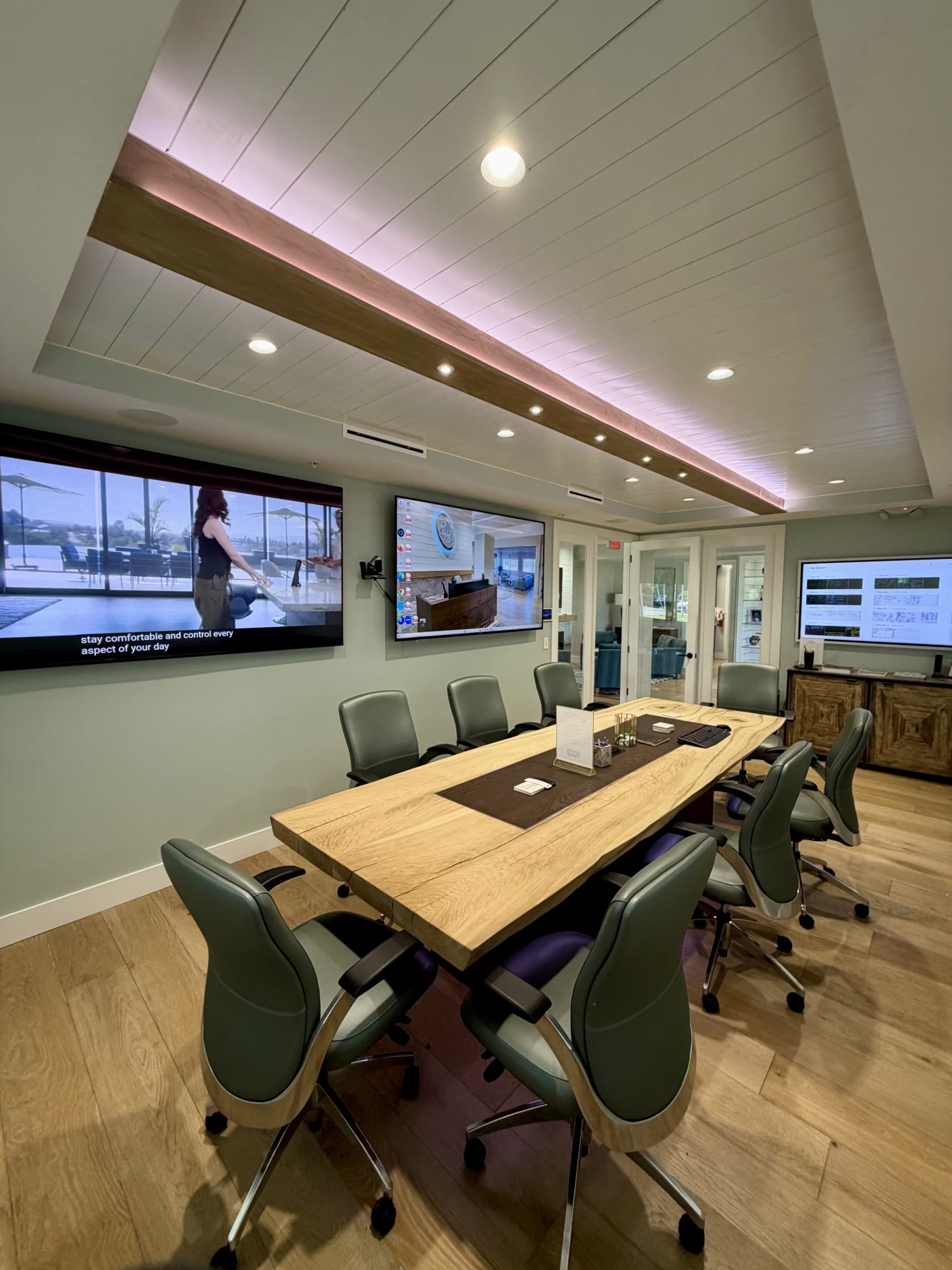 Conference room with multiple presentation displays and integrated lighting